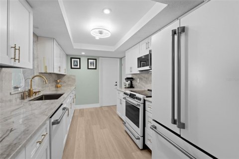 Villa ou maison à vendre à Sarasota, Floride: 2 chambres, 138.05 m2 № 2324011 - photo 4
