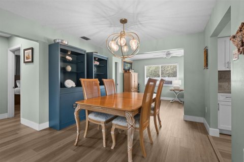 Villa ou maison à vendre à Sarasota, Floride: 2 chambres, 138.05 m2 № 2324011 - photo 5