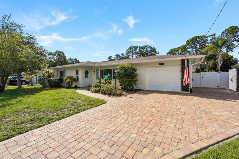Villa ou maison à vendre à Sarasota, Floride: 2 chambres, 138.05 m2 № 2324011 - photo 14