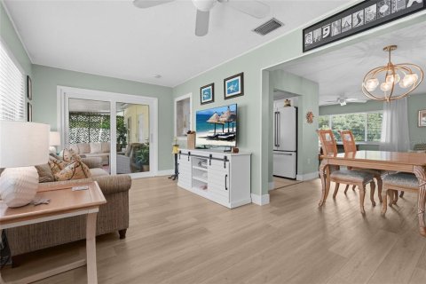 Villa ou maison à vendre à Sarasota, Floride: 2 chambres, 138.05 m2 № 2324011 - photo 6