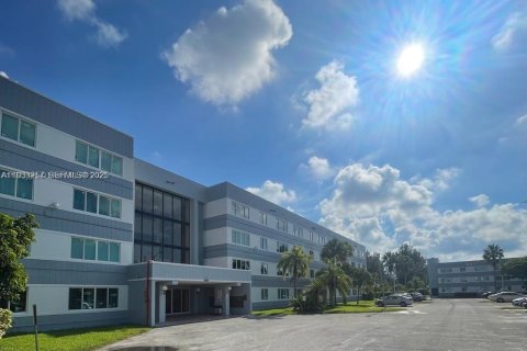 Снять в аренду кондоминиум в Хомстед, Флорида 2 спальни, 99.87м2, № 1991172 - фото 1