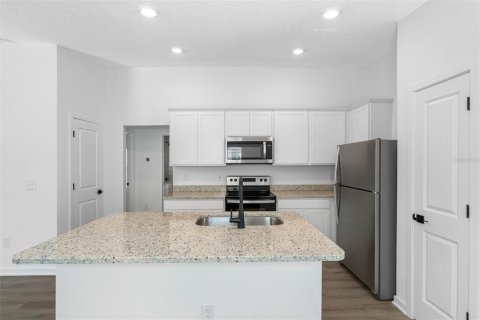 House in Spring Hill, Florida 3 bedrooms, 117.8 sq.m. № 2232158 - photo 3