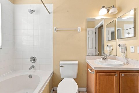 Casa en venta en Kissimmee, Florida, 5 dormitorios, 248.7 m2 № 2321755 - foto 28