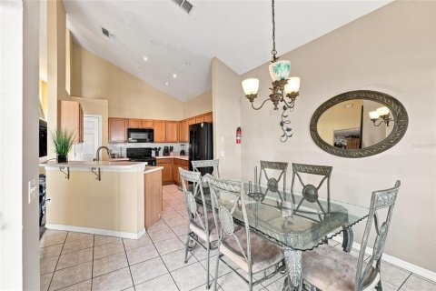 Casa en venta en Kissimmee, Florida, 5 dormitorios, 248.7 m2 № 2321755 - foto 7