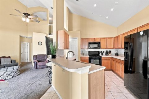 Casa en venta en Kissimmee, Florida, 5 dormitorios, 248.7 m2 № 2321755 - foto 8