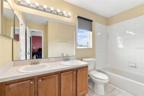 Casa en venta en Kissimmee, Florida, 5 dormitorios, 248.7 m2 № 2321755 - foto 22