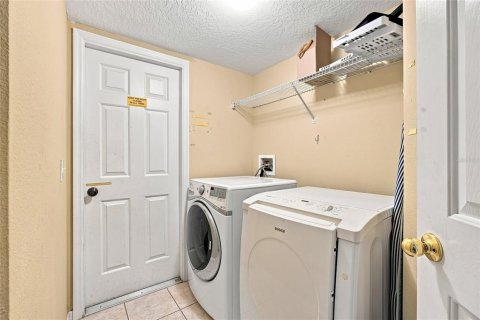 Casa en venta en Kissimmee, Florida, 5 dormitorios, 248.7 m2 № 2321755 - foto 27