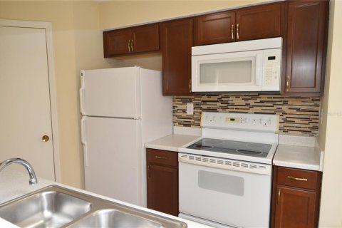Condo in Tampa, Florida, 1 bedroom  № 1903934 - photo 5