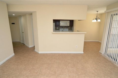 Condo in Tampa, Florida, 1 bedroom  № 1903934 - photo 9