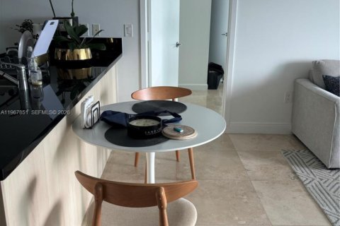 Condominio en venta en Miami, Florida, 2 dormitorios, 94.11 m2 № 2031776 - foto 12