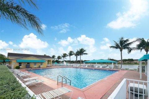 Copropriété à vendre à Homestead, Floride: 3 chambres, 109.81 m2 № 2089564 - photo 25