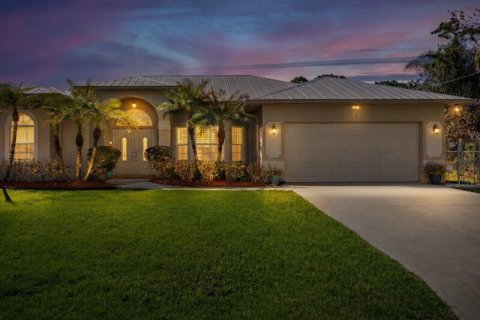 House in Port St. Lucie, Florida 3 bedrooms, 203.64 sq.m. № 2147098