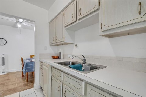 Condominio en venta en Lakeland, Florida, 2 dormitorios, 75.81 m2 № 1910595 - foto 10