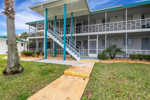 Condominio en venta en Lakeland, Florida, 2 dormitorios, 75.81 m2 № 1910595 - foto 1