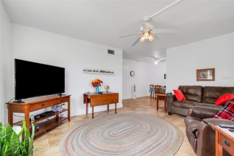 Condominio en venta en Lakeland, Florida, 2 dormitorios, 75.81 m2 № 1910595 - foto 15
