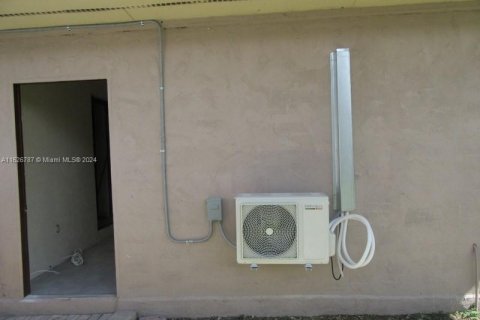 Casa en venta en Homestead, Florida, 1 dormitorio, 76.55 m2 № 2037647 - foto 19