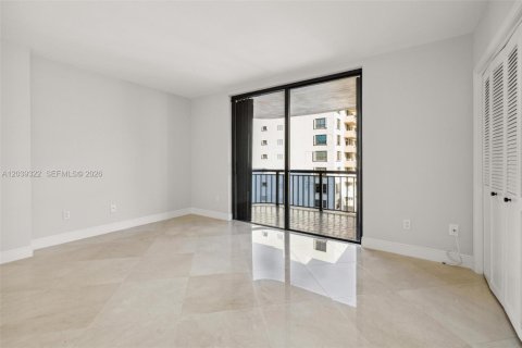 Condo in Bal Harbour, Florida, 2 bedrooms  № 2086598 - photo 17
