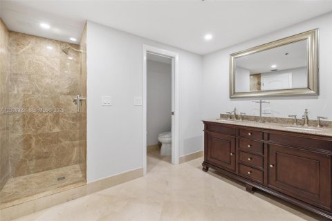 Condo in Bal Harbour, Florida, 2 bedrooms  № 2086598 - photo 23