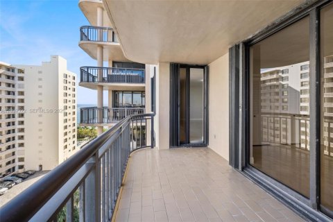 Condo in Bal Harbour, Florida, 2 bedrooms  № 2086598 - photo 18