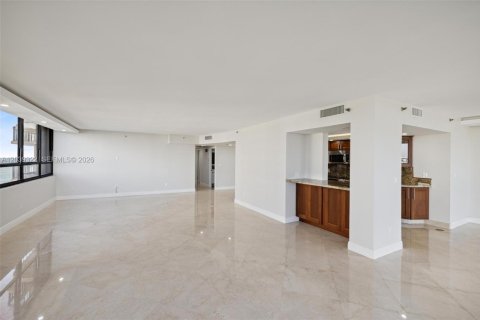 Condo in Bal Harbour, Florida, 2 bedrooms  № 2086598 - photo 4