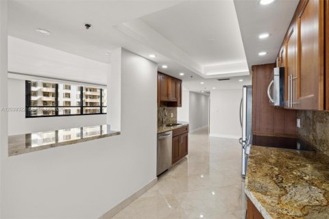 Condo in Bal Harbour, Florida, 2 bedrooms  № 2086598 - photo 6