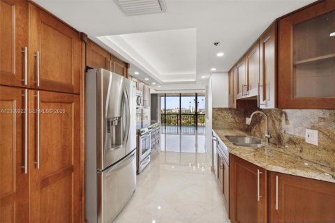 Condo in Bal Harbour, Florida, 2 bedrooms  № 2086598 - photo 10