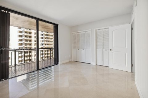 Condo in Bal Harbour, Florida, 2 bedrooms  № 2086598 - photo 16