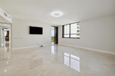 Condo in Bal Harbour, Florida, 2 bedrooms  № 2086598 - photo 22