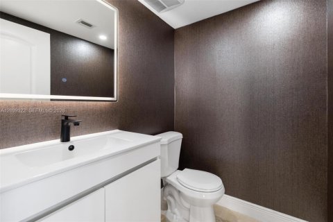 Condo in Bal Harbour, Florida, 2 bedrooms  № 2086598 - photo 14