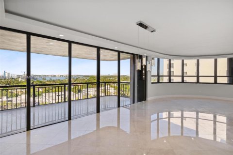 Condo in Bal Harbour, Florida, 2 bedrooms  № 2086598 - photo 7