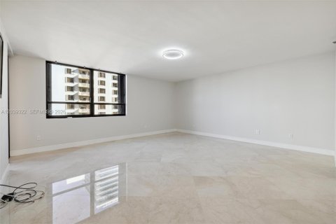 Condo in Bal Harbour, Florida, 2 bedrooms  № 2086598 - photo 26