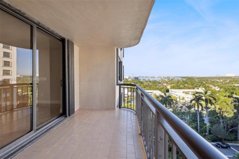 Condo in Bal Harbour, Florida, 2 bedrooms  № 2086598 - photo 19