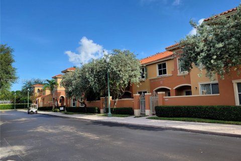 Touwnhouse à louer à Dania Beach, Floride: 3 chambres, 129.69 m2 № 2360228 - photo 2