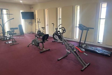 Купить кондоминиум в Майами, Флорида 1 спальня, 91.04м2, № 1988926 - фото 24