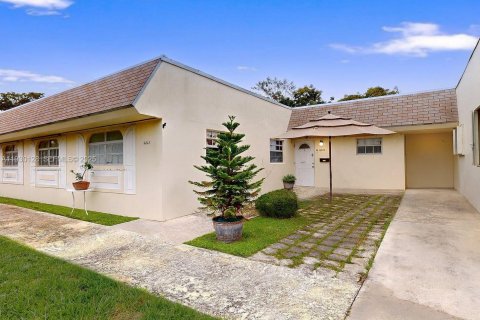 Купить кондоминиум в Майами, Флорида 1 спальня, 91.04м2, № 1988926 - фото 3