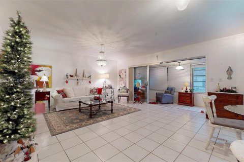 Купить кондоминиум в Майами, Флорида 1 спальня, 91.04м2, № 1988926 - фото 4