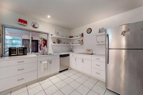 Купить кондоминиум в Майами, Флорида 1 спальня, 91.04м2, № 1988926 - фото 9