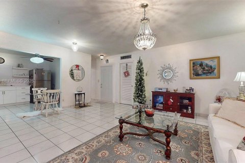 Купить кондоминиум в Майами, Флорида 1 спальня, 91.04м2, № 1988926 - фото 7