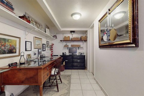 Купить кондоминиум в Майами, Флорида 1 спальня, 91.04м2, № 1988926 - фото 16