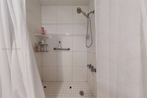 Купить кондоминиум в Майами, Флорида 1 спальня, 91.04м2, № 1988926 - фото 20