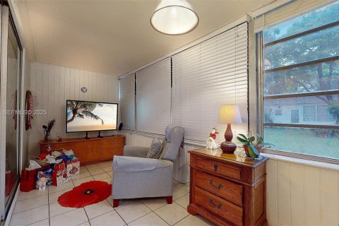 Купить кондоминиум в Майами, Флорида 1 спальня, 91.04м2, № 1988926 - фото 12