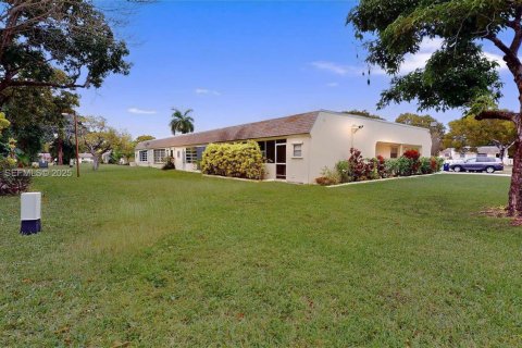 Купить кондоминиум в Майами, Флорида 1 спальня, 91.04м2, № 1988926 - фото 2