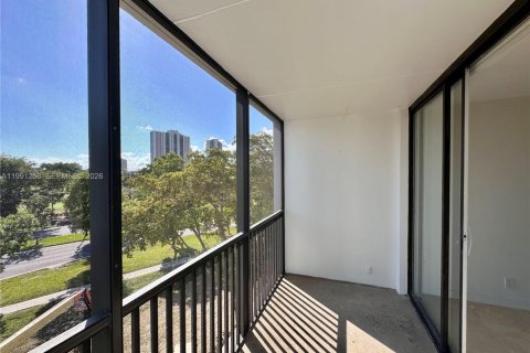 Condominio en alquiler en Aventura, Florida, 1 dormitorio, 68.84 m2 № 2052369 - foto 15