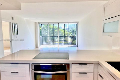 Condominio en Aventura, Florida, 1 dormitorio  № 2052369