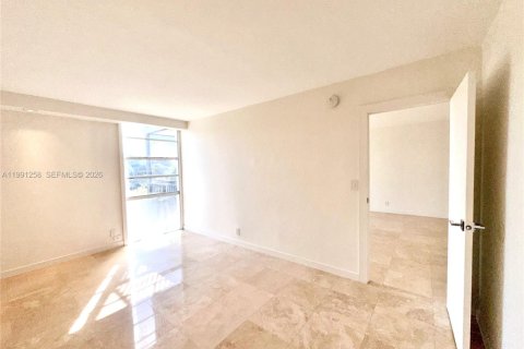 Condominio en alquiler en Aventura, Florida, 1 dormitorio, 68.84 m2 № 2052369 - foto 10