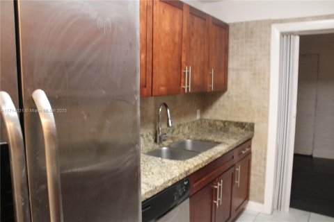 Casa en venta en Fort Lauderdale, Florida, 3 dormitorios, 178 m2 № 1466623 - foto 4