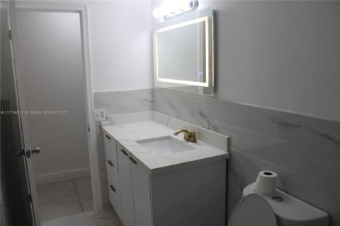 Casa en venta en Fort Lauderdale, Florida, 3 dormitorios, 178 m2 № 1466623 - foto 10