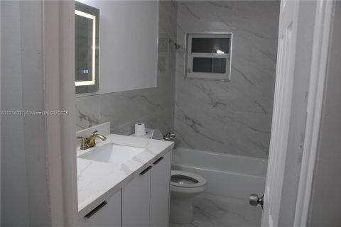 Casa en venta en Fort Lauderdale, Florida, 3 dormitorios, 178 m2 № 1466623 - foto 11