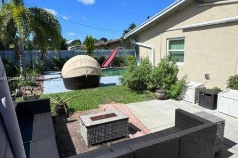 Casa en venta en Fort Lauderdale, Florida, 3 dormitorios, 178 m2 № 1466623 - foto 2