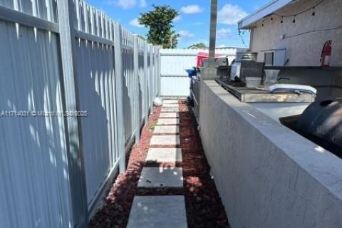 Casa en venta en Fort Lauderdale, Florida, 3 dormitorios, 178 m2 № 1466623 - foto 23